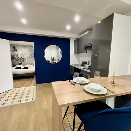 Old Town Lovely In شقة